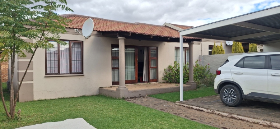 2 Bedroom Property for Sale in Langenhovenpark Free State